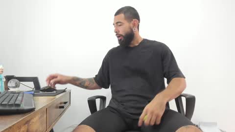 Snapshot of matheusbeard2 chatting on 02/08/25, 04:36 Matheus online show from 02/08/25, 04:36