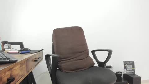 Snapshot of matheusbeard2 chatting on 02/10/25, 08:21 Matheus online show from 02/10/25, 08:21