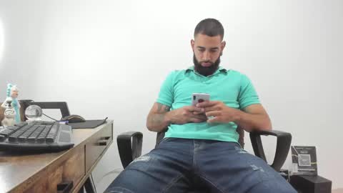 Snapshot of matheusbeard2 chatting on 02/11/25, 05:18 Matheus online show from 02/11/25, 05:18