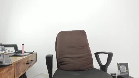 Snapshot of matheusbeard2 chatting on 02/11/25, 08:20 Matheus online show from 02/11/25, 08:20