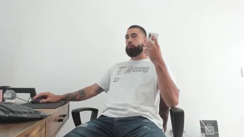 Snapshot of matheusbeard2 chatting on 02/12/25, 04:11 Matheus online show from 02/12/25, 04:11