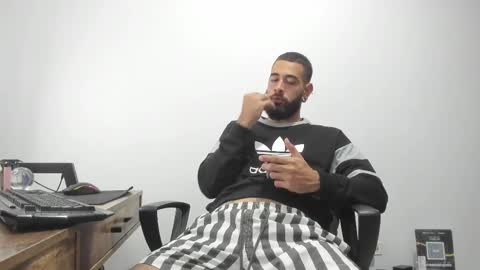 Snapshot of matheusbeard2 chatting on 02/13/25, 10:43 Matheus online show from 02/13/25, 10:43