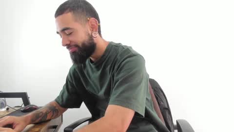 Snapshot of matheusbeard2 chatting on 02/19/25, 04:33 Matheus online show from 02/19/25, 04:33