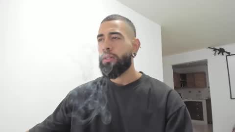 Snapshot of matheusbeard2 chatting on 03/04/25, 08:27 Matheus online show from 03/04/25, 08:27