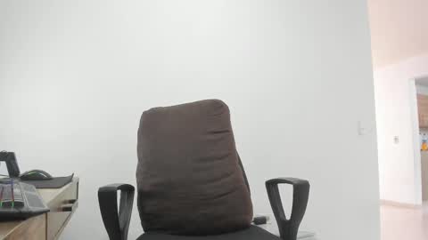 Snapshot of matheusbeard2 chatting on 03/11/25, 07:36 Matheus online show from 03/11/25, 07:36