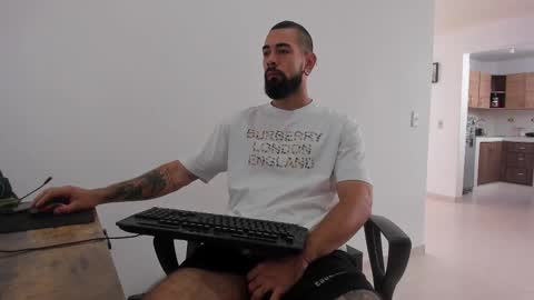 Snapshot of matheusbeard2 chatting on 09/15/25, 03:01 Matheus online show from 09/15/25, 03:01