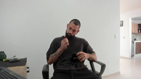 Snapshot of matheusbeard2 chatting on 09/16/25, 02:40 Matheus online show from 09/16/25, 02:40