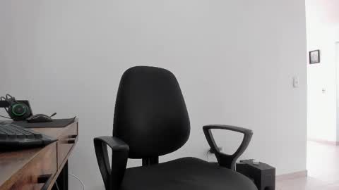 Snapshot of matheusbeard2 chatting on 10/21/25, 02:40 Matheus online show from 10/21/25, 02:40