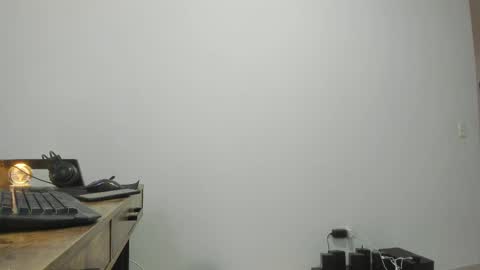 Snapshot of matheusbeard2 chatting on 10/23/25, 07:01 Matheus online show from 10/23/25, 07:01