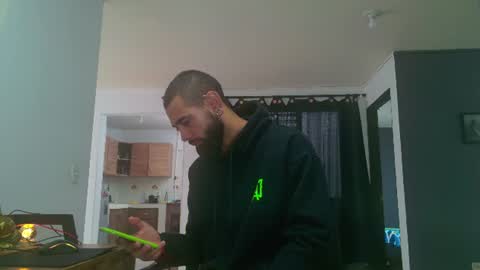 Snapshot of matheusbeard2 chatting on 06/22/26, 12:35 Matheus online show from 06/22/26, 12:35