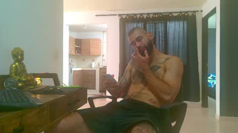 Snapshot of matheusbeard2 chatting on 06/28/26, 02:45 Matheus online show from 06/28/26, 02:45