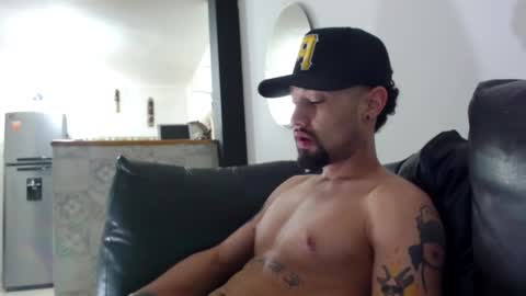 STRURIBE ON INSTAGRAM online show from 12/17/24, 11:39