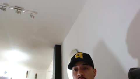 STRURIBE ON INSTAGRAM online show from 12/17/24, 04:53