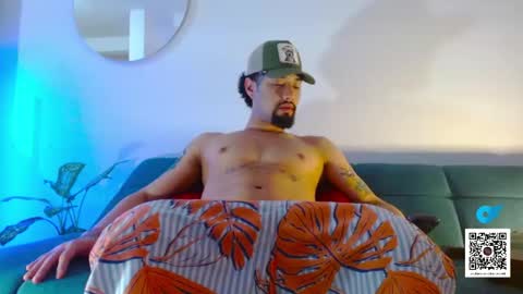 STRURIBE ON INSTAGRAM online show from 10/31/25, 07:37