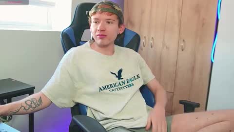 Snapshot of mathwx_ chatting on 10/24/25, 02:24 Alejandro Alex online show from 10/24/25, 02:24