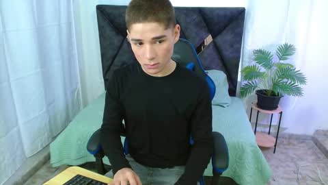 Snapshot of matiii18 chatting on 09/12/25, 01:22 Mati online show from 09/12/25, 01:22