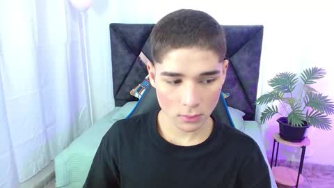 Snapshot of matiii18 chatting on 09/30/25, 02:33 Mati online show from 09/30/25, 02:33