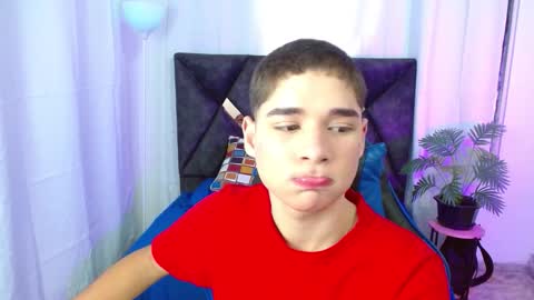 Snapshot of matiii18 chatting on 10/21/25, 01:45 Mati online show from 10/21/25, 01:45