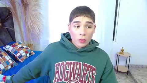 Snapshot of matiii18 chatting on 11/18/25, 02:43 Mati online show from 11/18/25, 02:43