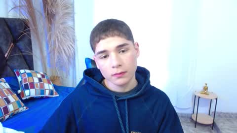 Snapshot of matiii18 chatting on 11/21/25, 01:32 Mati online show from 11/21/25, 01:32