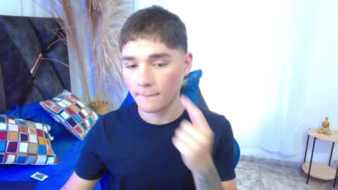 Snapshot of matiii18 chatting on 11/22/25, 01:21 Mati online show from 11/22/25, 01:21