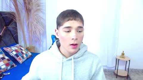 Snapshot of matiii18 chatting on 11/25/25, 12:49 Mati online show from 11/25/25, 12:49