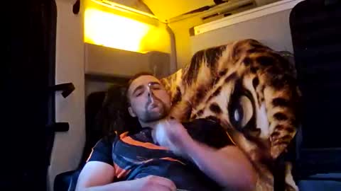 Snapshot of matt2202 chatting on 10/16/25, 03:35 matt2202 online show from 10/16/25, 03:35