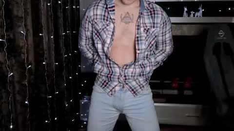 Snapshot of matt_aniston chatting on 12/26/24, 06:01 Matt online show from 12/26/24, 06:01