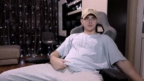 Snapshot of matt_aniston chatting on 01/25/25, 04:46 Matt online show from 01/25/25, 04:46