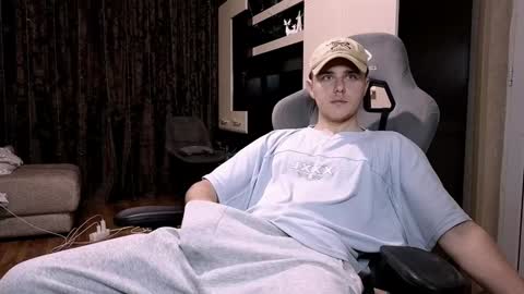 Snapshot of matt_aniston chatting on 01/31/25, 11:24 Matt online show from 01/31/25, 11:24