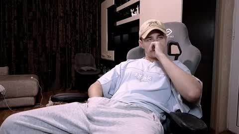 Snapshot of matt_aniston chatting on 02/04/25, 12:29 Matt online show from 02/04/25, 12:29