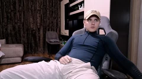 Snapshot of matt_aniston chatting on 02/09/25, 04:04 Matt online show from 02/09/25, 04:04