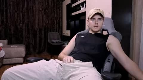 Snapshot of matt_aniston chatting on 02/11/25, 06:51 Matt online show from 02/11/25, 06:51