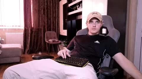 Snapshot of matt_aniston chatting on 02/12/25, 12:33 Matt online show from 02/12/25, 12:33