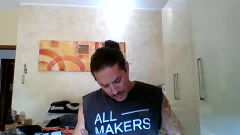 Snapshot of matteushh87 chatting on 10/20/25, 11:43 matteushh87 online show from 10/20/25, 11:43