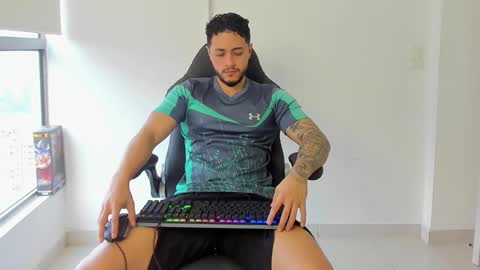 Snapshot of mattia_dupont chatting on 02/11/26, 10:15 Mattias online show from 02/11/26, 10:15