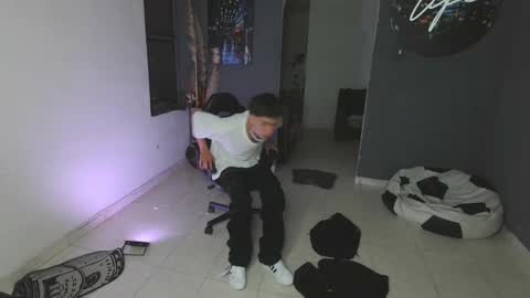 mattias     online show from 02/06/25, 02:44