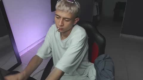 mattias     online show from 02/23/25, 01:35