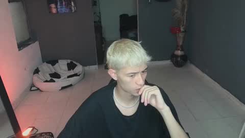 mattias     online show from 03/11/25, 04:51