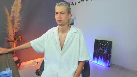 mattias     online show from 09/30/25, 08:08