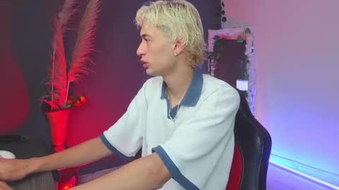 mattias     online show from 10/11/25, 04:55