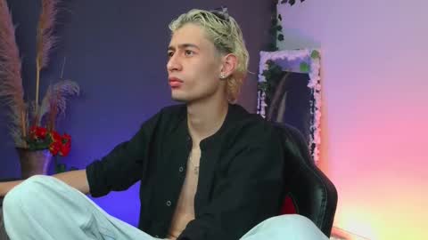 mattias     online show from 10/19/25, 02:23