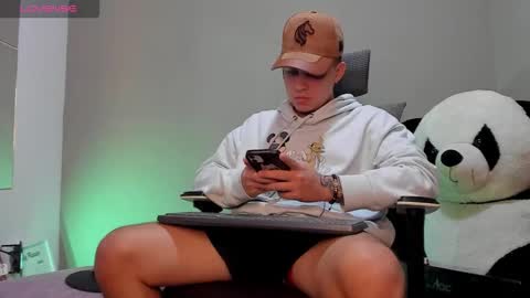 mattiwsmorris_ online show from 10/23/25, 03:39