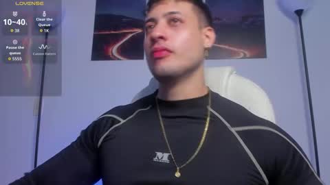 Snapshot of mattsaill_ chatting on 10/27/25, 01:15 mattsaill_ online show from 10/27/25, 01:15