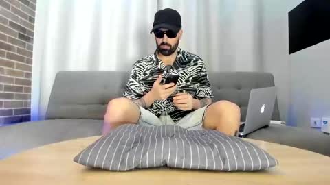 Snapshot of mattxfeet chatting on 12/13/24, 02:10 Matt online show from 12/13/24, 02:10