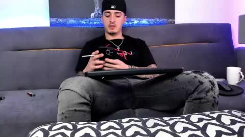 Snapshot of mattytwink69 chatting on 12/20/24, 01:03 Matt online show from 12/20/24, 01:03