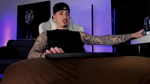 Snapshot of mattytwink69 chatting on 11/14/25, 09:46 Matt online show from 11/14/25, 09:46