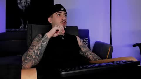 Snapshot of mattytwink69 chatting on 12/20/25, 08:21 Matt online show from 12/20/25, 08:21