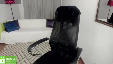 Snapshot of mature_blonde7 chatting on 12/19/24, 04:35 Lana online show from 12/19/24, 04:35