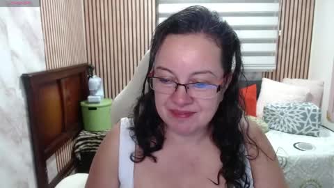 Snapshot of mature_wolf chatting on 06/03/26, 12:02 Sonia online show from 06/03/26, 12:02